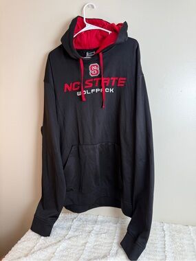 CO Black and Red NC State Wolfpack Pullover Hoodie - Mens